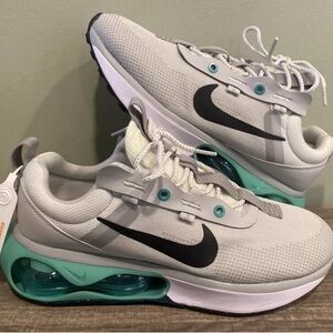 Women’s Nike Air Max 2021 Size 10 NWT New